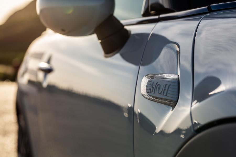 Детали экстерьера Mini Cooper S for Royal Wedding (F56) 2018 года  (фото 13 из 64)